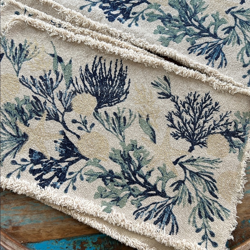 Tommy Bahama Kelp + Sea Shells Fringed Placemats Set of 5 Gold & Blue on Tan - Picture 4 of 11